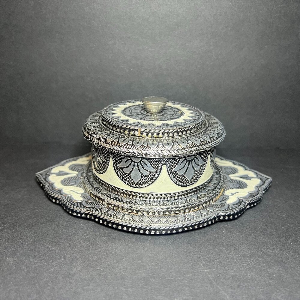 Silver Oxidized Decorative Champakali Geometric Pattern Lidded Round Trinket Box